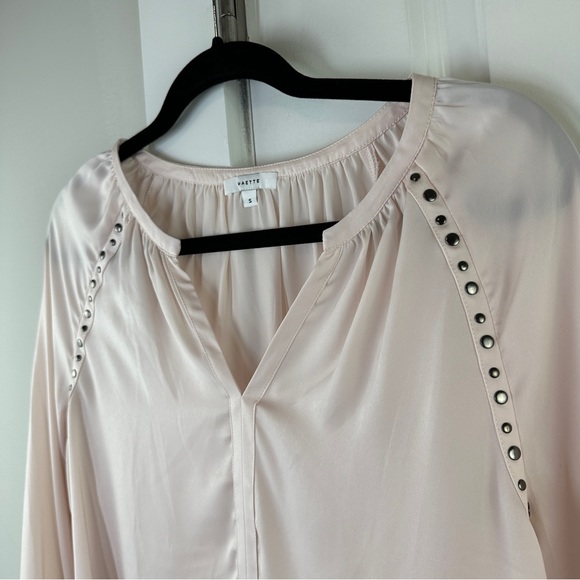 Maette Stella & Dot Pale Pink Studded V Neck Size Small Classic Business Dainty - Picture 5 of 8